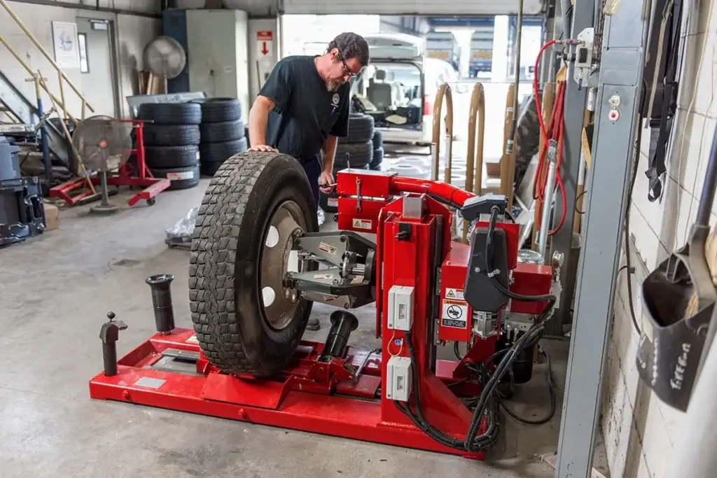 Commercial-Tire-Changers-for-Semi-Trucks